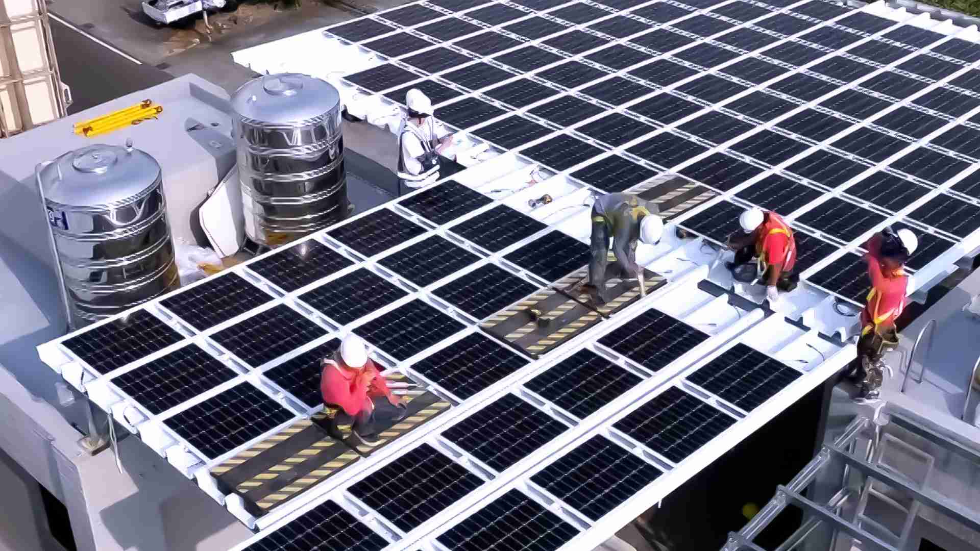 壹号平台着力于替代能源之技术研发，，，如光电浪板的相关制程、、设备与产品，，，其中所开发之光电整合型浪板，，，减少传统金属支架安装，，更提升耐候度，，可广泛运用于多元场域，，并辅助建筑达到净零碳排目标