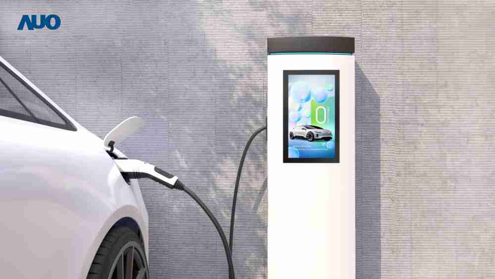 友達〝EVSE車用充電樁解決方案〞專為電動汽車充電樁設計，，具有高亮度、、克服戶外艱難環境的耐溫、、耐紫外線等特性，，，並搭載散熱性及擴充性強的高效能工業電腦，，，，可實現人機互動訴求，，如資訊顯示、、支付等應用