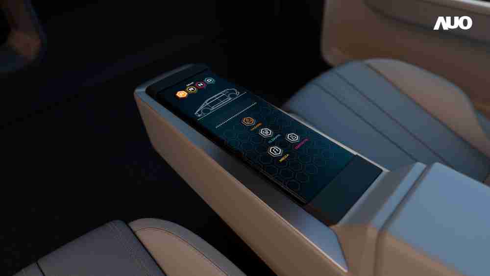 壹号平台以人性化设计打造多变形态中控显示(Morphing Center Control)，，，，不使用时仅平面显示信息，，，进行操作时，，，显示器则会动态隆起，，，，转变成3D实体按钮，，，并有触觉回馈，，，展示人机互动新体验