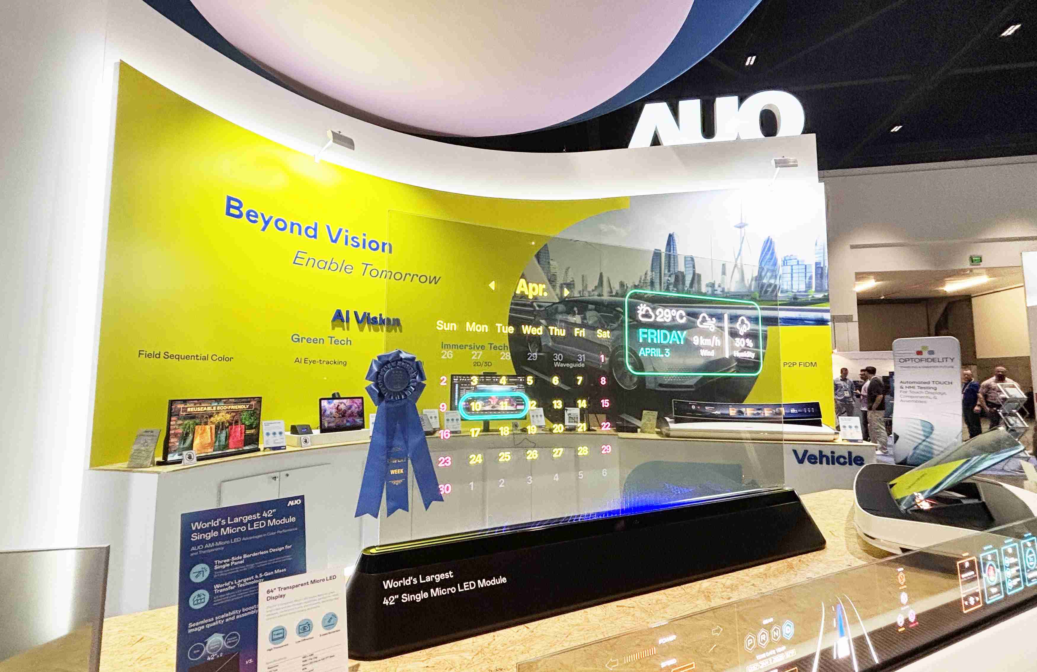 壹号平台64吋透明Micro LED显示器获〝最佳Micro LED技术应用奖〞，，其绝妙的透明穿透特性，，同时具备1,000 nits的高亮度表现，，并透过精细的无缝拼接延伸，，，可依需求灵活应用于多元场域，，展现出Micro LED显示技术划时空的无限潜力